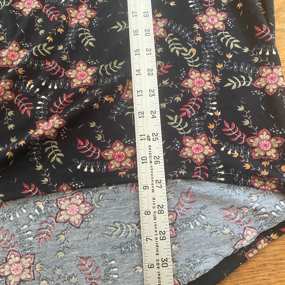 LuLaRoe Irma Short Sleeve Top - Black/Pink/Tan Floral - Size Medium - GUC - Picture 5 of 6